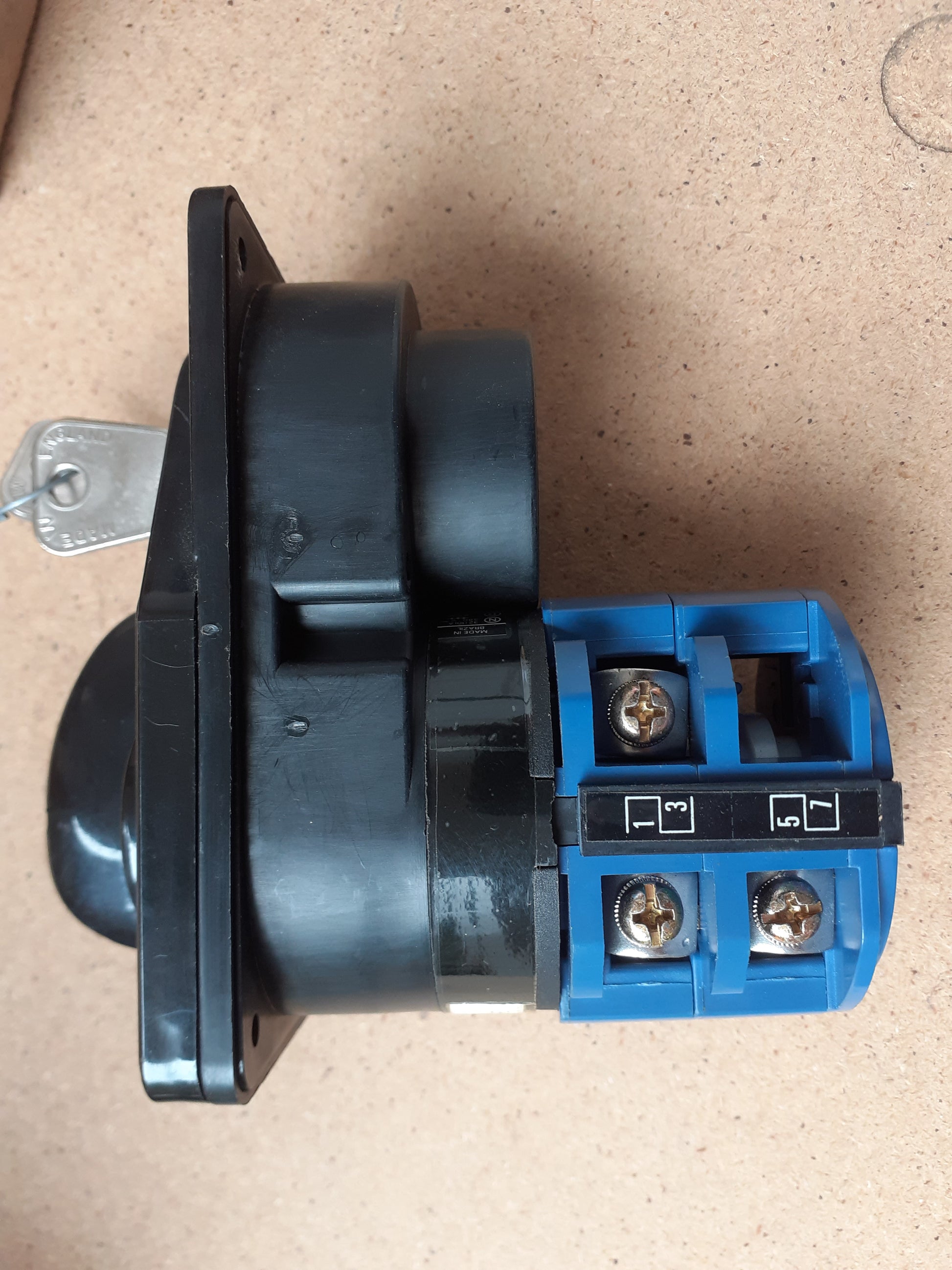 Comutadora Kraus Naimer C32A202BRA011E