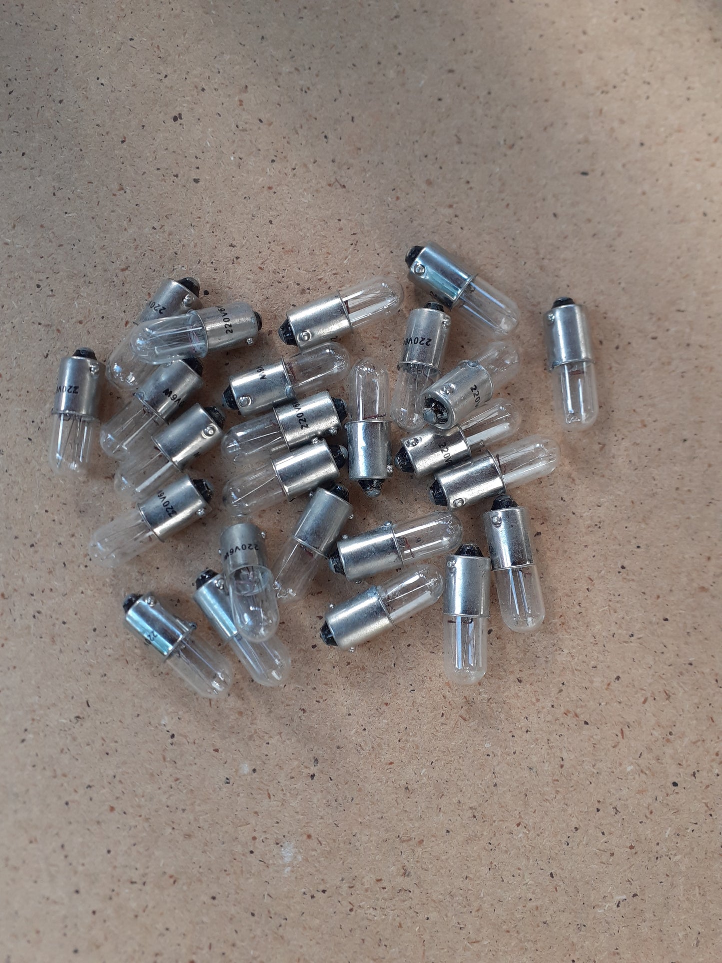 Lampada Sadokin BA9s 130V40mA